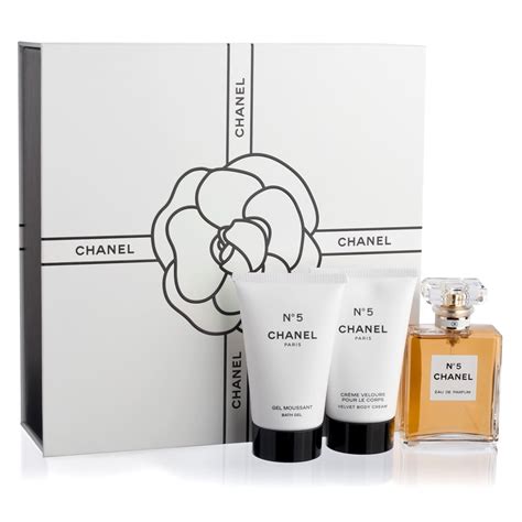 chanel no 5 christmas set|CHANEL Eau de Parfum Twist and Spray Gift Set .